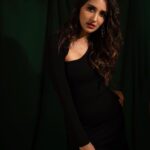Nikita Dutta Instagram - Unpopular opinion: black is a happy colour ♠️🖤 . . 📸: @palashsverma Styled by @jaferalimunshi Assisted by @somyaaa.23 Outfit @bout_to_wear Footwear @monrowshoes Make up: @hairandmakeupbypinks Hair: @hairstylebysudha