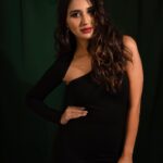 Nikita Dutta Instagram - Unpopular opinion: black is a happy colour ♠️🖤 . . 📸: @palashsverma Styled by @jaferalimunshi Assisted by @somyaaa.23 Outfit @bout_to_wear Footwear @monrowshoes Make up: @hairandmakeupbypinks Hair: @hairstylebysudha