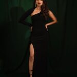 Nikita Dutta Instagram - Unpopular opinion: black is a happy colour ♠️🖤 . . 📸: @palashsverma Styled by @jaferalimunshi Assisted by @somyaaa.23 Outfit @bout_to_wear Footwear @monrowshoes Make up: @hairandmakeupbypinks Hair: @hairstylebysudha