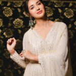 Nikita Dutta Instagram - Current mood: An Ali Sethi playlist 🎶 🤍 . . . . . HMU: @nidhiagarwalmua Styled by @vidyulaa Outfit: @kalkifashion @mintandmilkpr Jewellery: @ishhaara @ascend.rohank 📸: @manii2108