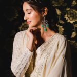 Nikita Dutta Instagram - Current mood: An Ali Sethi playlist 🎶 🤍 . . . . . HMU: @nidhiagarwalmua Styled by @vidyulaa Outfit: @kalkifashion @mintandmilkpr Jewellery: @ishhaara @ascend.rohank 📸: @manii2108