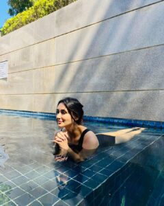 Nikita Dutta Instagram - Soak-stretch-dip-repeat. ☀️🖤 
.
.
.
Wearing: @angelcroshet_swimwear