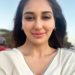 Nikita Dutta Instagram – Work vibe for Goa: 
Kaftans and sunsets 🌅 🌊 
#GoldenHour