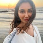 Nikita Dutta Instagram – Work vibe for Goa: 
Kaftans and sunsets 🌅 🌊 
#GoldenHour