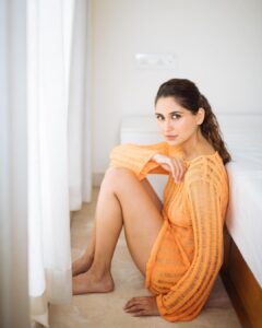 Nikita Dutta Instagram - Adding some orange zest to Monday blues 🍊🧡