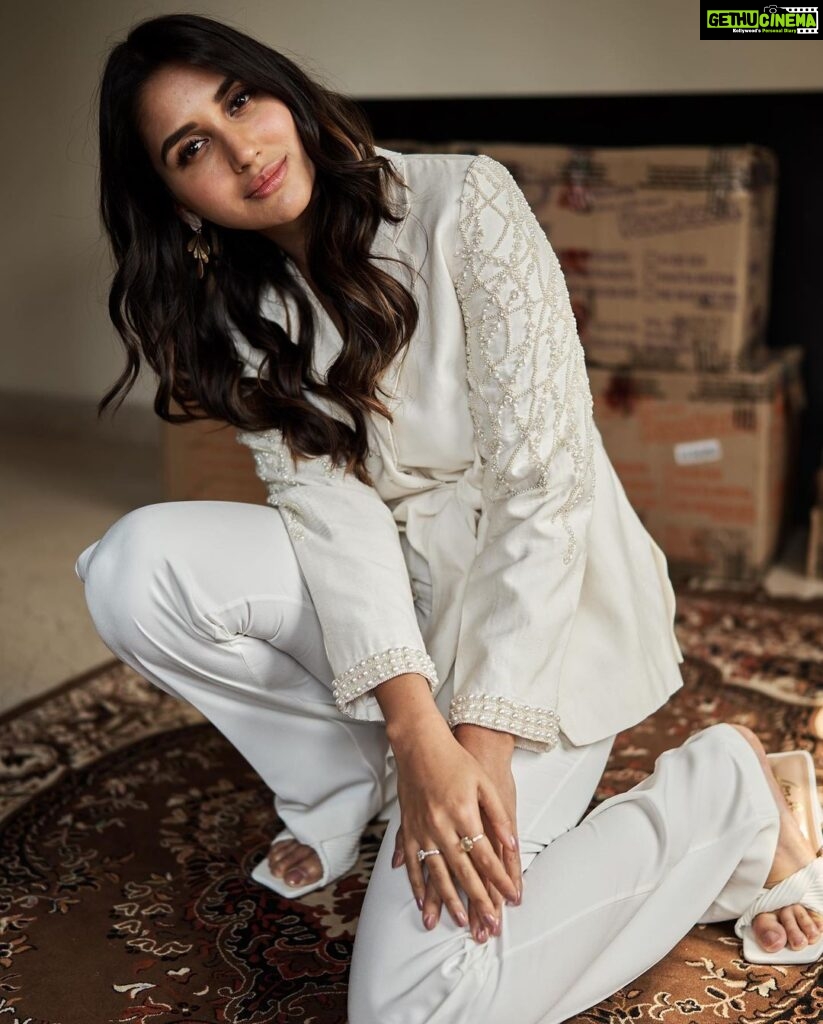 Nikita Dutta Instagram - I want the same confidence in life that I have while wearing white and thinking I won’t dirty it. 👻 🤍 . The stats say 9/10 times I dirty it 🤫 . . . 📸: @saurabh_sonkar HMU: @mitavaswani @rasilaravariamua Styled by @vidyulaa Assisted by @she_bohemian_ Blazer: @themudy.official Trousers: @anjum_khanofficial Earrings: @houseofmitti Shoes: @londonrag_in