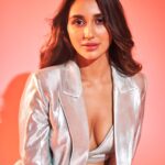 Nikita Dutta Instagram - Just the backdrop going pink when inner me decides to blush and not show this side to the crush. 🫣☺️💓 .