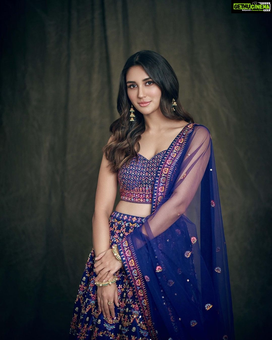 Nikita Dutta Instagram - Jugni 🎶🎶 . . . . HMU: @mitavaswani Styled by @vidyulaa Assisted by @she_bohemian Outfit: -@chameeandpalak @viralmantra Jewellery: @aulerthofficial 📸: @mandar_studio
