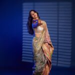 Nikita Dutta Instagram - Got wrapped in some flower power 💐 🥰 . . . For @fablookmagazine Editor & Founder @milliarora7777 @ankkit.chadha2222 Saree from @bandhanitraditionbyahasan Styled by @milliarora7777 Assisted by @styled_by_tanisha Mua @dishisanghvii Hair @amuthevar Shot by @tanvivoraphotography