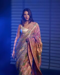 Nikita Dutta Instagram - Got wrapped in some flower power 💐 🥰 . . . For @fablookmagazine Editor & Founder @milliarora7777 @ankkit.chadha2222 Saree from @bandhanitraditionbyahasan Styled by @milliarora7777 Assisted by @styled_by_tanisha Mua @dishisanghvii Hair @amuthevar Shot by @tanvivoraphotography