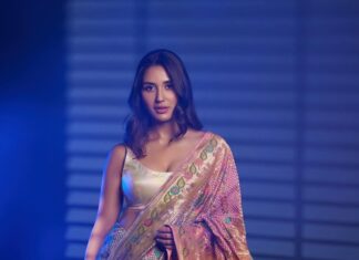 Nikita Dutta Instagram - Got wrapped in some flower power 💐 🥰 . . . For @fablookmagazine Editor & Founder @milliarora7777 @ankkit.chadha2222 Saree from @bandhanitraditionbyahasan Styled by @milliarora7777 Assisted by @styled_by_tanisha Mua @dishisanghvii Hair @amuthevar Shot by @tanvivoraphotography