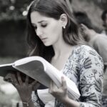 Nikita Dutta Instagram - I am filled with multiple emotions while posting this since it’s a wrap on #GharatGanpati Really grateful to each and every person who has been a part of this film for welcoming me in the Marathi world with an open heart and helping me in their own capacity. Will cherish every moment I have spent on this set for a lifetime. See you at the movies 😇🫶🙏 @navigns