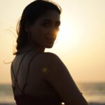 Nikita Dutta Instagram – Always thought I was purely a sunrise person. This month has been about loving the sunsets more. 🧡💛
.
.
📸 @mihirr_salvii 
.
.
#Sunset #GoldenHour #ByTheSea Guhagar Beach