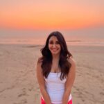 Nikita Dutta Instagram – Day 41: With a wrap for this schedule, my romance with pretty sunsets by the sea also comes to an end. I shall miss you Konkan. 🥲💕🌸
.
.
📸: @bandy_stylebox 
.
.
#GharatGanpati #Konkan #IncredibleMaharashtra #ArabianSea #Sunsets #Guhagar #Palshet Guhagar Beach