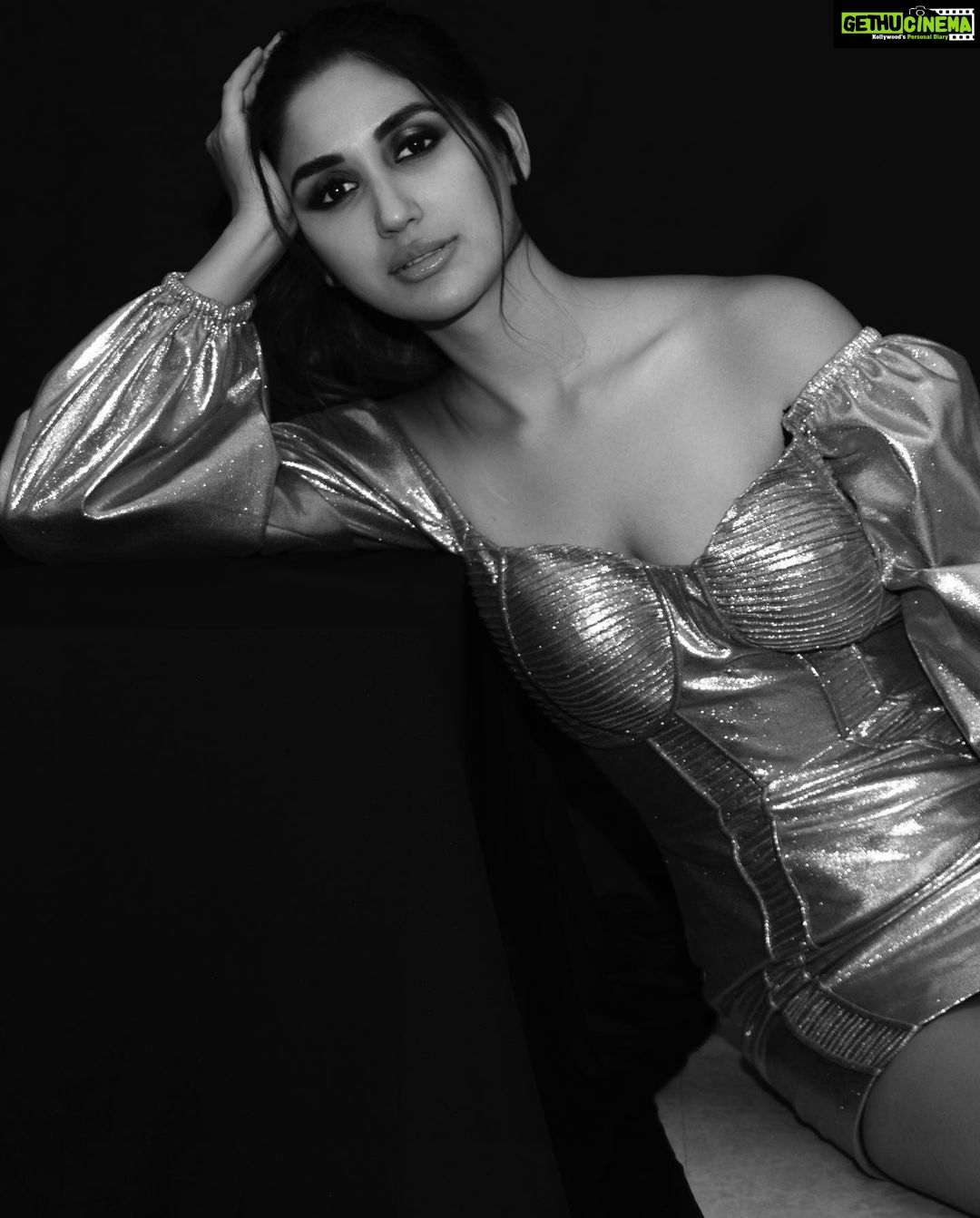 Nikita Dutta Instagram - #MoodyGram #BlackAndWhite ◾️◽️◾️◽️
