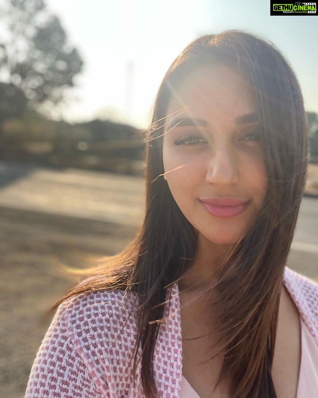 Nikita Dutta Instagram - Hello highway sun ☀️ 🚗 🛣 Pen, Maharashtra
