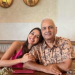 Nikita Dutta Instagram - Father’s Day brunch featuring many moods of his highness and me. @akdutta59 🫡💙
