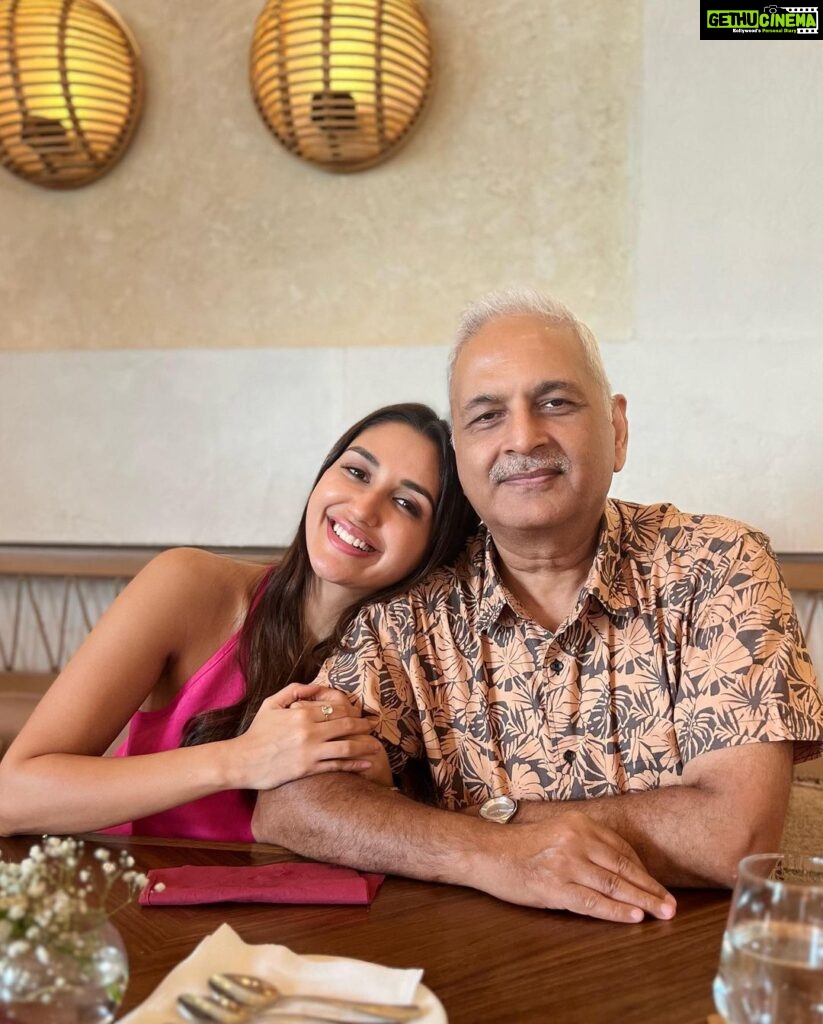 Nikita Dutta Instagram - Father’s Day brunch featuring many moods of his highness and me. @akdutta59 🫡💙