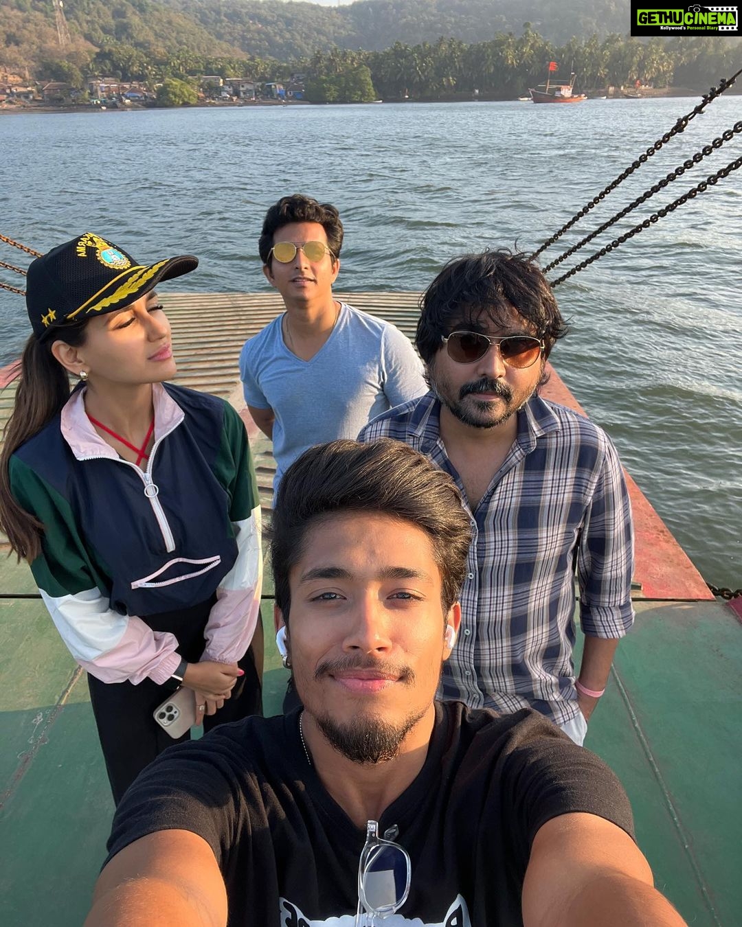 Nikita Dutta Instagram - #PhotoDump Title: got some free time while shooting in a pretty place 👻🦄 . . . #GharatGanpati #IncredibleMaharashtra #ArabianSea #Ratnagiri #Konkan #Sunset