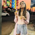 Nikita Dutta Instagram - Chai and Marie biscuit at a tapri on the highway during sunset is a mood. 🤓 ☕️ 🌅 🍪 🛣 . . Capturing credits: @mitavaswani Mangaon