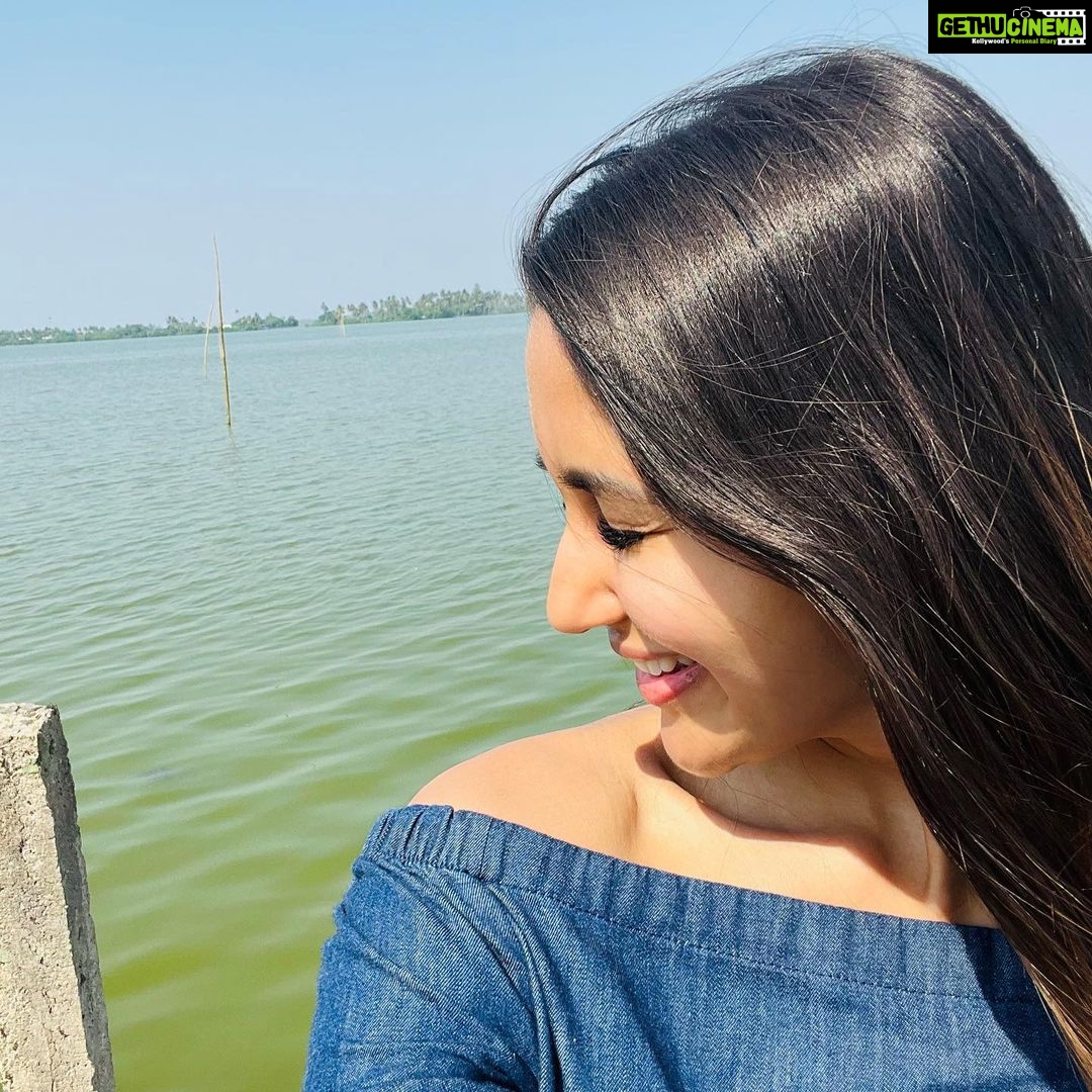 Nikita Dutta Instagram - Did a little sun soaking this morning before going to work! Let’s do this 2023 🦄 🌸 💪 Neendakara