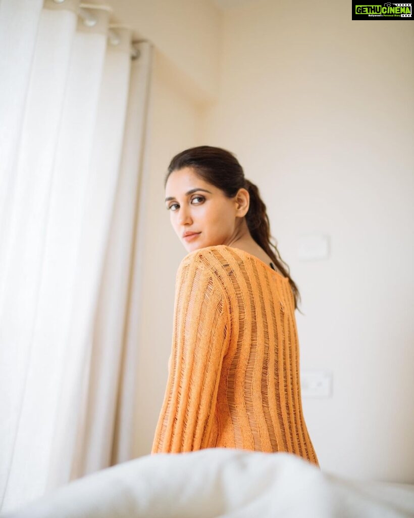 Nikita Dutta Instagram - Adding some orange zest to Monday blues 🍊🧡