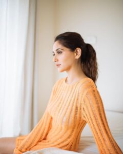 Nikita Dutta Instagram - Adding some orange zest to Monday blues 🍊🧡