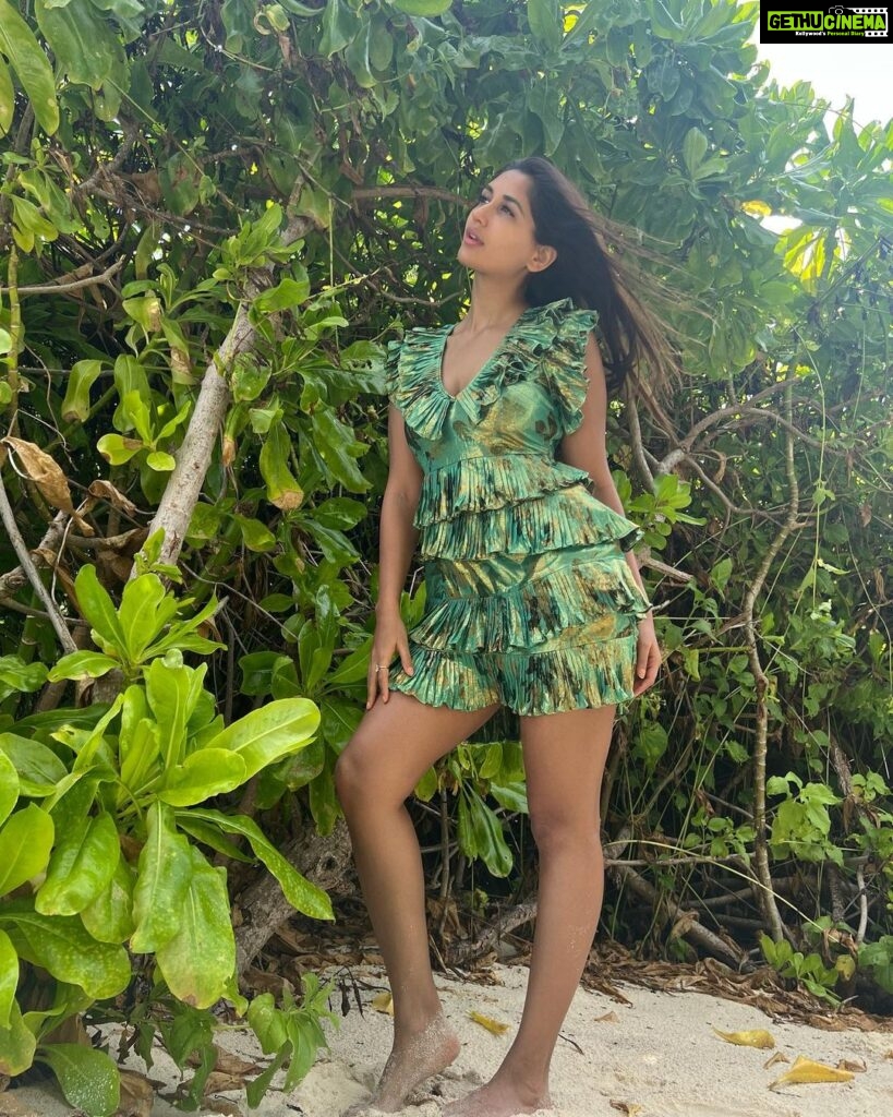 Nikita Dutta Instagram - A reminder to eat your daily greens 😬💚 . . . . . . Outfit by @printsbyradhika styled by @jaferalimunshi assisted by @ankitha_chauhan @sr_styleco . 📍: @hideawaybeachmaldives @signaturecollectionmaldives @lilytoursmaldives