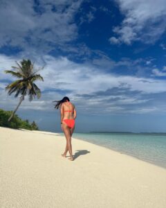 Nikita Dutta Instagram - Current mood: Neons and sea blues.
#HappyFriyay 🩵🤍
.
.
.
.
.
Outfit by @kairesortwear styled by @jaferalimunshi assisted by @ankitha_chauhan @sr_styleco 
.
📍: @hideawaybeachmaldives @signaturecollectionmaldives @lilytoursmaldives