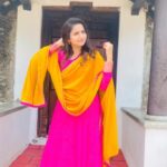 Nithya Ram Instagram – 💛🌸.
.
.
.
Lovely dress by @chakrabortymukta ❤️
