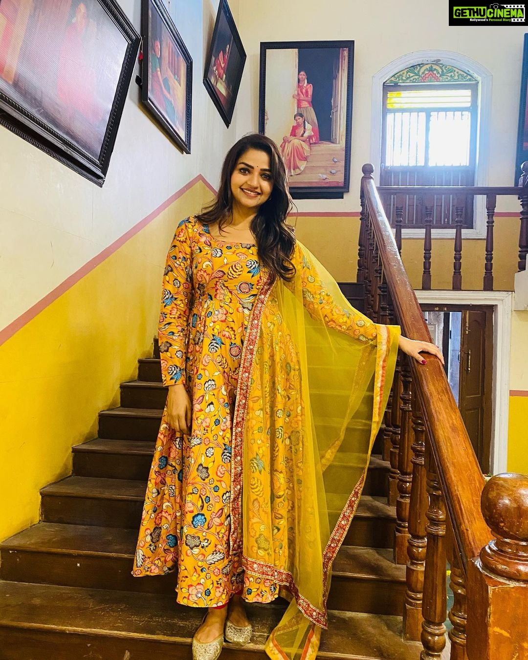 Nithya Ram Instagram - ๐๐๐ Thank you @chakrabortymukta for this beautiful dressโบ๏ธ