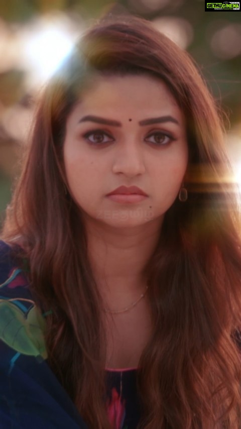 Nithya Ram Instagram - அவள் ஒரு தேவதை..! ❤️❤️ அண்ணா | திங்கள் - வெள்ளி | இரவு 8.30 மணிக்கு. #Annaserial #NewSerial #NithyaRam #Senthil #Bharani #Rathna #Veeralakshmi #Isakkiyammal #Chellakani #ZeeTamil #ZeeOnTheGoReels