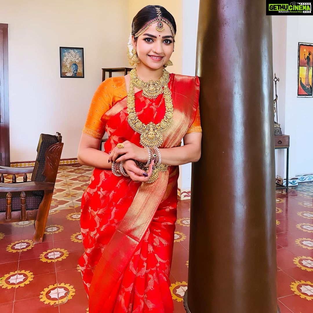 Nithya Ram Instagram - . . . . . . . Thank you for the beautiful jewellery @gold_copy1486 #annaserial✨️ #bharani #zeetamilserial