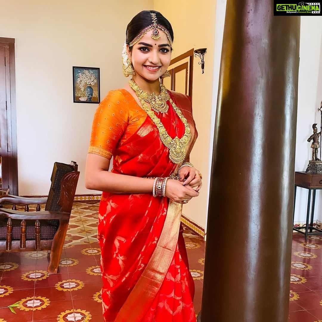 Nithya Ram Instagram - . . . . . . . Thank you for the beautiful jewellery @gold_copy1486 #annaserial✨️ #bharani #zeetamilserial