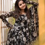 Nithya Ram Instagram - 🖤🤍🖤🤍. . . . . . . . Dress by @chakrabortymukta 🖤 Pc📷 : @skmani_photography 🤍