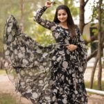 Nithya Ram Instagram - 🖤🤍🖤🤍. . . . . . . . Dress by @chakrabortymukta 🖤 Pc📷 : @skmani_photography 🤍