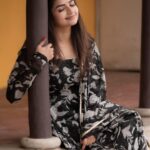 Nithya Ram Instagram - 🖤🤍🖤🤍. . . . . . . . Dress by @chakrabortymukta 🖤 Pc📷 : @skmani_photography 🤍