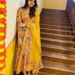 Nithya Ram Instagram - 💛💛💛 Thank you @chakrabortymukta for this beautiful dress☺️