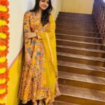 Nithya Ram Instagram – 💛💛💛
Thank you @chakrabortymukta for this beautiful dress☺️