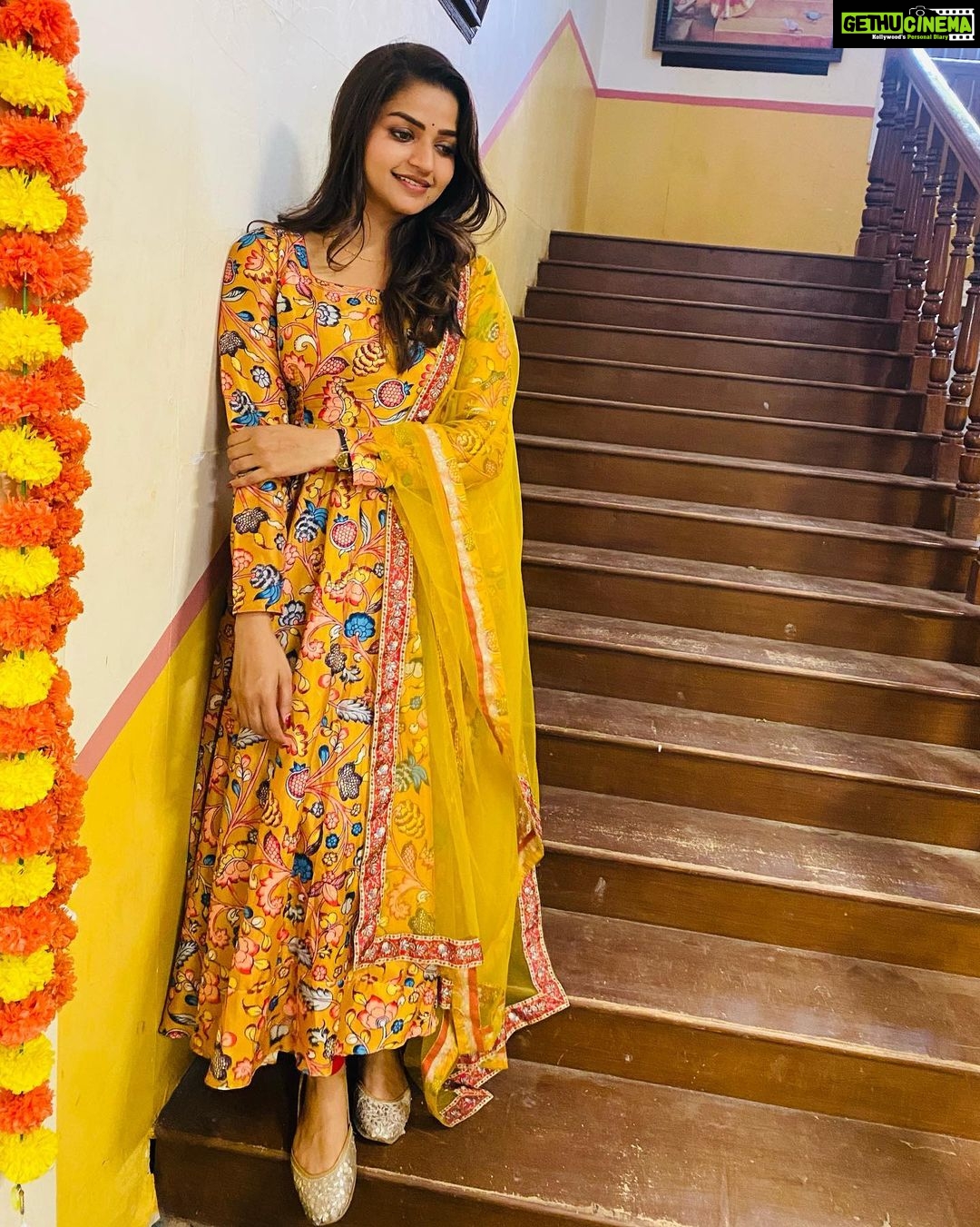 Nithya Ram Instagram - ๐๐๐ Thank you @chakrabortymukta for this beautiful dressโบ๏ธ