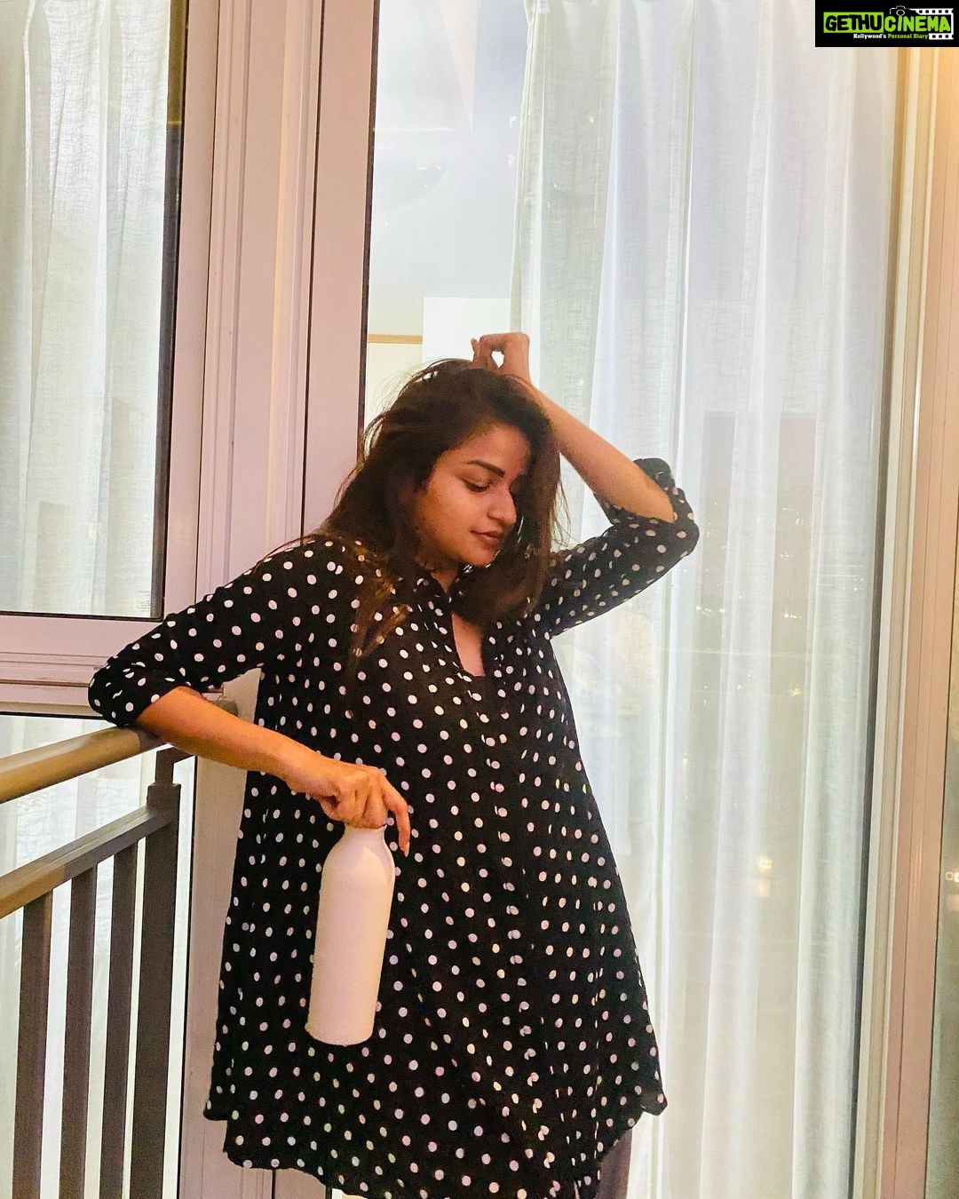 Nithya Ram Instagram - Just another magic Monday 🖤. 📷 @vaishalini05 Home :)