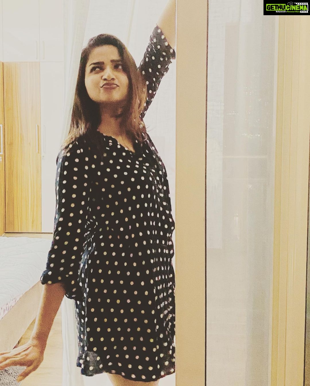 Nithya Ram Instagram - Just another magic Monday 🖤. 📷 @vaishalini05 Home :)