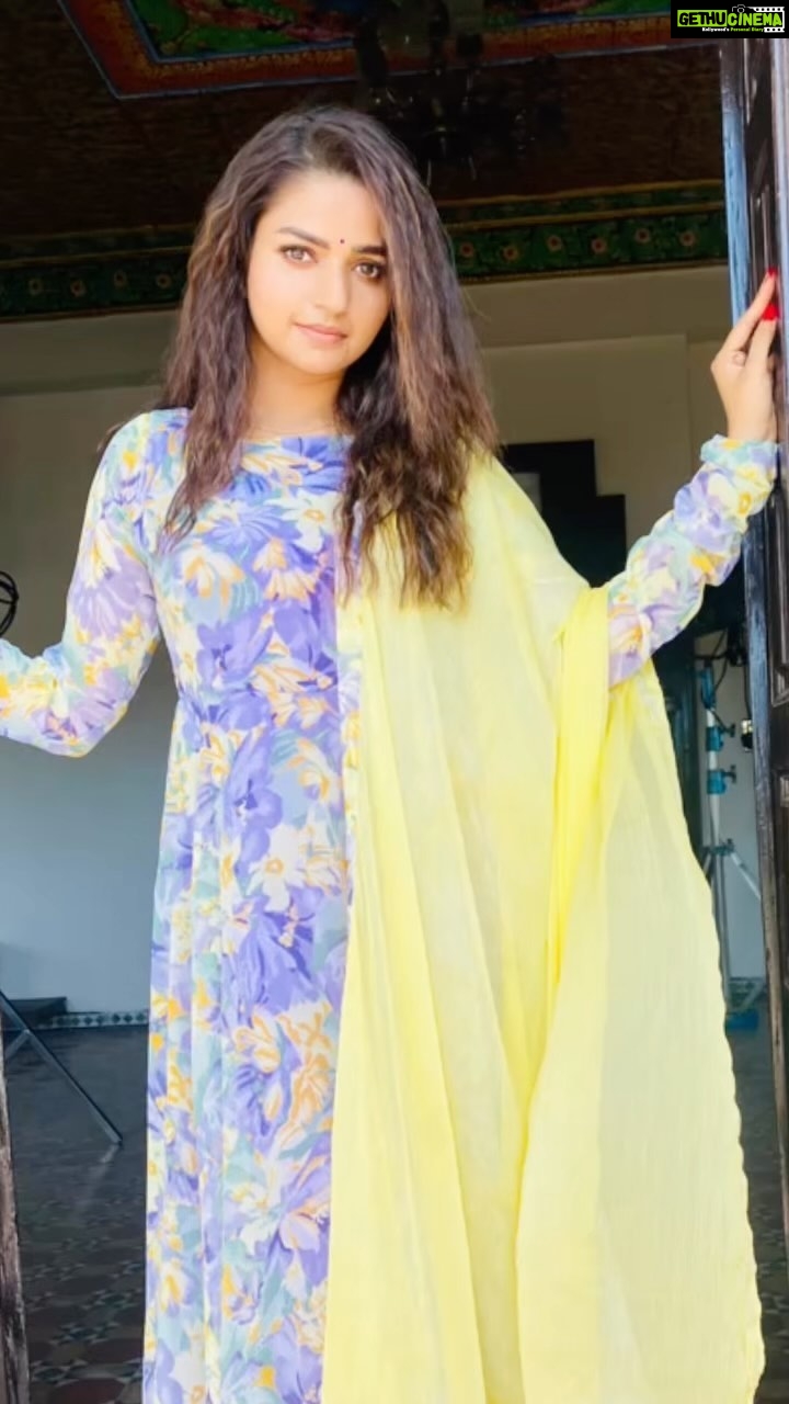 Nithya Ram Instagram - 🪻🌸🌼 👗outfit: @chakrabortymukta 🩷