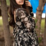 Nithya Ram Instagram - 🖤🖤🖤 Pc: @skmani_photography Costume: @chakrabortymukta