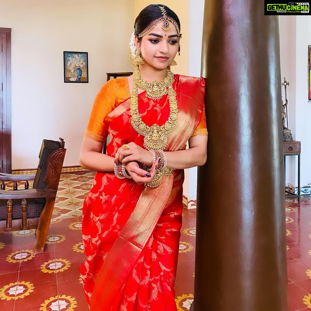 Nithya Ram Instagram - . . . . . . . Thank you for the beautiful jewellery @gold_copy1486 #annaserial✨️ #bharani #zeetamilserial