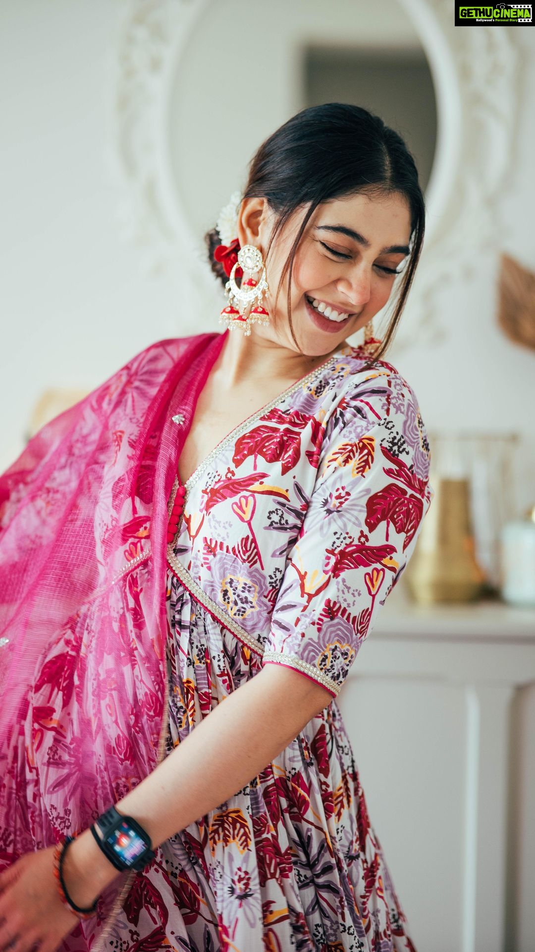Niti Taylor Instagram - Brightening up the day with a pop of pink and a dash of desi style. šš #PinkVibes #OOTD#reelitfeelit #trendingreels #reelsinstagram #instagramreels šø @rohitgaikwadfilms Outfit: @aachho PR: @dinky_nirh
