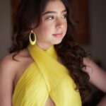 Niti Taylor Instagram – Just like sunflowers, keep your face towards the light and you’ll bloom💛 

Makeup @dishisanghvii
Assisted by @faces_by_sarahh
Hair @suvarna_hair_stylist 
📸 @iam_rajinamdar 
Outfit @nidhiandmahak
Styled by @stylingbyvictor @sohail__mughal___
Assisted by @styleby_antara
Earrings @blingvine
Ring @ethnicandaz
Bangles @baala_jewels