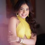 Niti Taylor Instagram – Just like sunflowers, keep your face towards the light and you’ll bloom💛 

Makeup @dishisanghvii
Assisted by @faces_by_sarahh
Hair @suvarna_hair_stylist 
📸 @iam_rajinamdar 
Outfit @nidhiandmahak
Styled by @stylingbyvictor @sohail__mughal___
Assisted by @styleby_antara
Earrings @blingvine
Ring @ethnicandaz
Bangles @baala_jewels