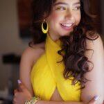 Niti Taylor Instagram – Mat karo fikar💛
#trendingreels #reelitfeelit #instagramreels #reelsinstagram

Makeup @dishisanghvii
Assisted by @faces_by_sarahh
Hair @suvarna_hair_stylist 
📸 @iam_rajinamdar 
Outfit @nidhiandmahak
Styled by @stylingbyvictor @sohail__mughal___
Assisted by @styleby_antara
Earrings @blingvine
Ring @ethnicandaz
Bangles @baala_jewels