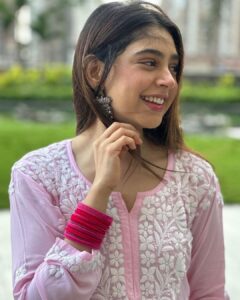Niti Taylor Instagram - Looking at life through rose coloured dress 💖 

Wishing you & ur family a joyous and blessed Ganesh Chaturthi filled with love and devotion, may Ganpati bless you and your loved ones with health and prosperity as well. 
Ganpati Bappa Morya 🙏🏼

Outfit @zubeida_diaries
Styling: @styling.your.soul